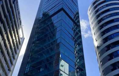 Imagem: O apartamento possui 3 Dormitórios, 1 Banheiro, 4 Vagas na