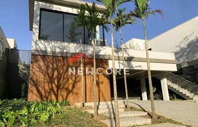 Imagem: A casa em condomínio possui 4 Dormitórios, 5 Banheiros, 4