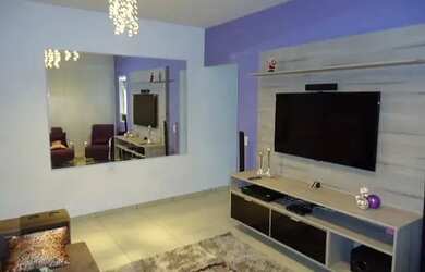 Imagem: A casa possui 4 Dormitórios, 3 Banheiros, 2 Vagas na garagem