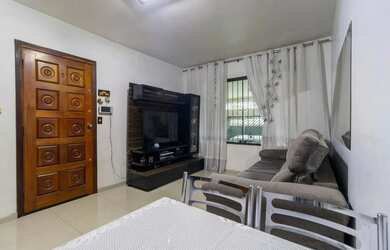 Imagem: A casa possui 3 Dormitórios, 3 Banheiros, 2 Vagas na garagem