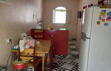 Imagem: A casa possui 2 Dormitórios, 1 Banheiro, 1 Vaga na garagem