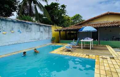 Imagem: A casa possui 4 Dormitórios, 2 Banheiros, 3 Vagas na garagem