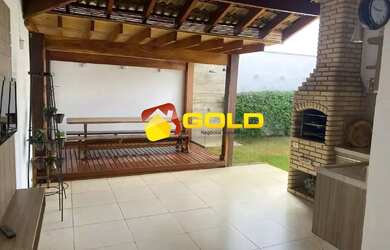 Imagem: A casa possui 3 Dormitórios, 5 Banheiros, 4 Vagas na garagem