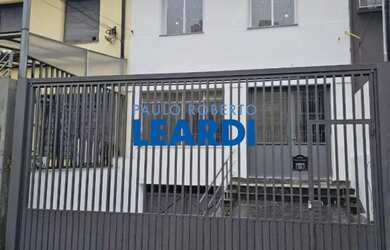 Imagem: O depósito possui 4 Vagas na garagem, 232m² de Área e está