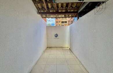 Imagem: O apartamento possui 3 Dormitórios, 1 Banheiro, 1 Vaga na garagem