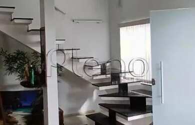 Imagem: A casa possui 3 Dormitórios, 4 Banheiros, 2 Vagas na garagem