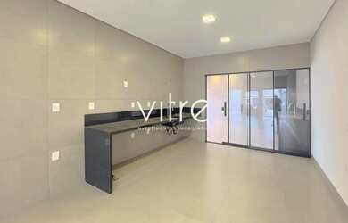 Imagem: A casa possui 3 Dormitórios, 4 Banheiros, 3 Vagas na garagem