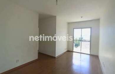 Imagem: O apartamento possui 3 Dormitórios, 1 Banheiro, 2 Vagas na