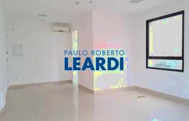 Imagem: O depósito possui 1 Vaga na garagem, 31m² de Área e está