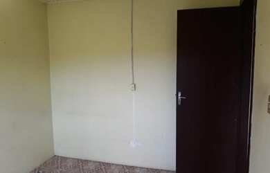 Imagem: A casa possui 2 Dormitórios, 1 Banheiro, 1 Vaga na garagem