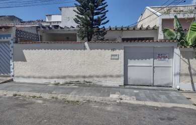 Imagem: A casa possui 2 Dormitórios, 1 Banheiro, 3 Vagas na garagem