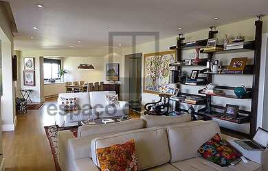 Imagem 4: Vista incrível e lavandas na janela.Pura poesia