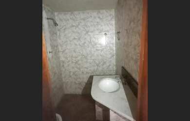 Imagem: A casa possui 4 Dormitórios, 2 Banheiros, 2 Vagas na garagem