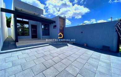 Imagem: A casa possui 4 Dormitórios, 4 Banheiros, 2 Vagas na garagem