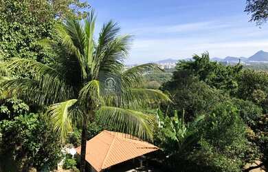 Imagem: A casa em condomínio possui 4 Dormitórios, 3 Banheiros, 1