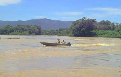 Imagem: A chácara possui 20.000m² de Área, Piscina, Varanda e está
