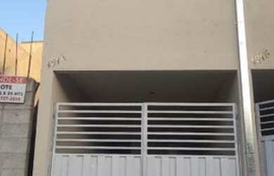 Imagem: A casa possui 2 Dormitórios, 1 Banheiro, 1 Vaga na garagem