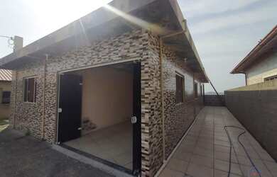 Imagem: A casa possui 3 Dormitórios, 3 Banheiros, 1 Vaga na garagem