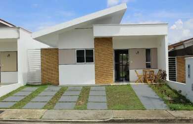 Imagem: A casa em condomínio possui 3 Dormitórios, 2 Banheiros, 2