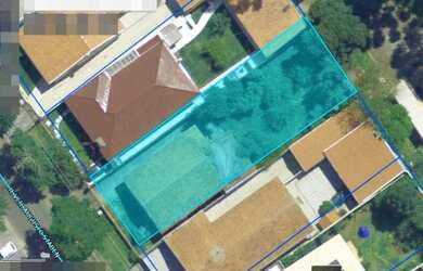 Imagem: O terreno possui 454m² de Área e está localizado em Bacacheri