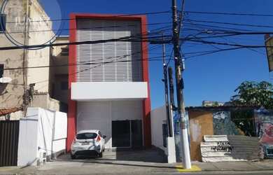 Imagem: O depósito possui 2 Vagas na garagem e 276m² de Área e está
