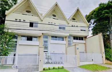 Imagem: A casa possui 3 Dormitórios, 4 Banheiros, 4 Vagas na garagem