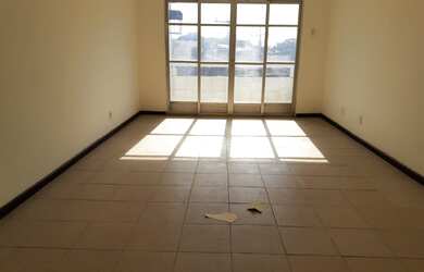 Imagem: O depósito possui 1 Vaga na garagem e 61m² de Área e está