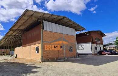 Imagem: O depósito possui 5 Vagas na garagem, 500m² de Área e está