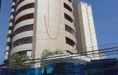 Imagem: O apartamento possui 4 Dormitórios, 1 Banheiro, 4 Vagas na