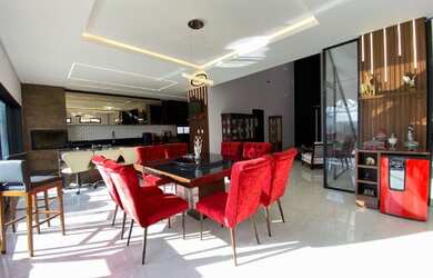 Imagem: A casa em condomínio possui 4 Dormitórios, 4 Banheiros, 4