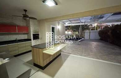 Imagem: A casa em condomínio possui 4 Dormitórios, 5 Banheiros, 3