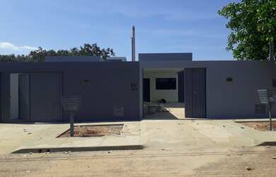 Imagem: A casa possui 2 Dormitórios, 2 Banheiros, 1 Vaga na garagem