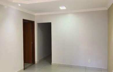 Imagem: A casa possui 2 Dormitórios, 2 Banheiros, 3 Vagas na garagem