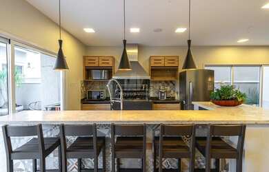 Imagem: A casa possui 4 Dormitórios, 5 Banheiros, 540m² de Área e