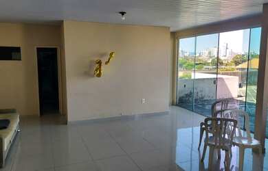 Imagem: A casa possui 4 Dormitórios, 4 Banheiros, 2 Vagas na garagem