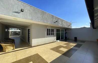 Imagem: A casa possui 2 Dormitórios, 2 Banheiros, 175m² de Área e