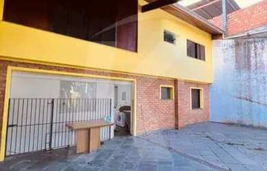 Imagem: A casa possui 2 Dormitórios, 2 Banheiros, 1 Vaga na garagem