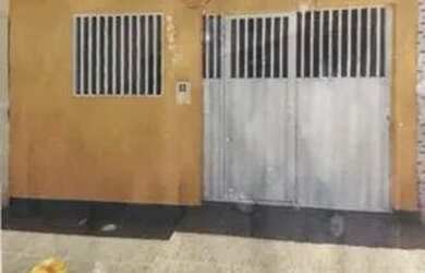 Imagem: A casa possui 2 Dormitórios, 1 Banheiro, 1 Vaga na garagem