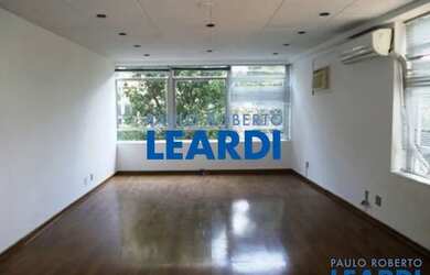 Imagem: O depósito possui 1 Vaga na garagem, 56m² de Área e está