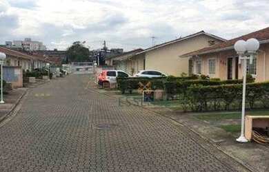 Imagem: A casa em condomínio possui 2 Dormitórios, 1 Banheiro, 2 Vagas