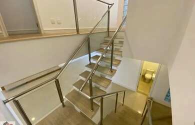 Imagem: A casa em condomínio possui 4 Dormitórios, 5 Banheiros, 4