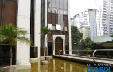 Imagem: O depósito possui 2 Vagas na garagem, 57m² de Área e está