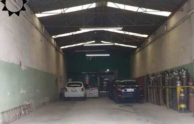 Imagem: O depósito possui 1 Vaga na garagem, 388m² de Área e está