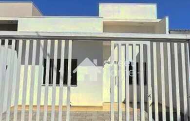 Imagem: A casa possui 3 Dormitórios, 2 Banheiros, 2 Vagas na garagem