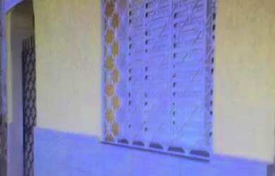 Imagem: A casa possui 2 Dormitórios, 1 Banheiro, 70m² de Área, Direto