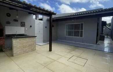 Imagem: A casa possui 2 Dormitórios, 2 Banheiros, 2 Vagas na garagem