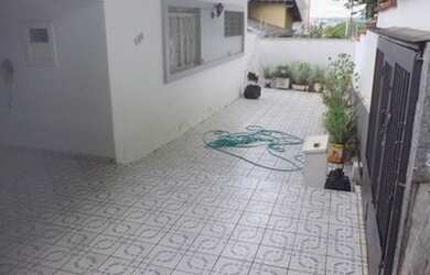 Imagem: A casa possui 3 Dormitórios, 3 Banheiros, 3 Vagas na garagem