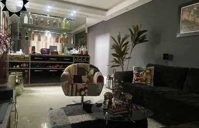 Imagem: A casa possui 3 Dormitórios, 2 Banheiros, 2 Vagas na garagem