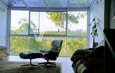 Imagem: A casa em condomínio possui 5 Dormitórios, 5 Banheiros, 2