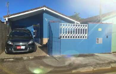 Imagem: A casa possui 2 Dormitórios, 2 Vagas na garagem e está localizado